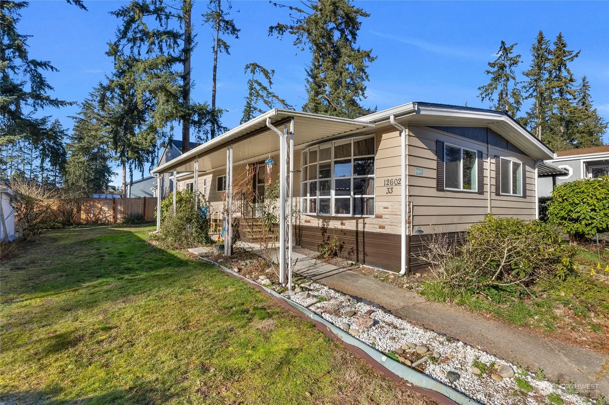 Seattle Area Real Estate | View 12602 112th Avenue, 33 | 3 Beds, 2 Baths