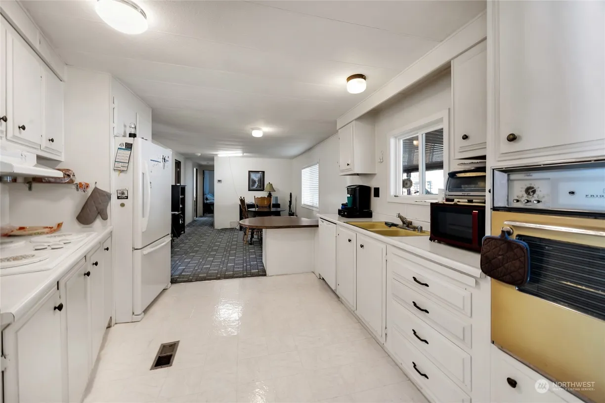 Seattle Area Real Estate | View 12602 112th Avenue, 33 | Listing
