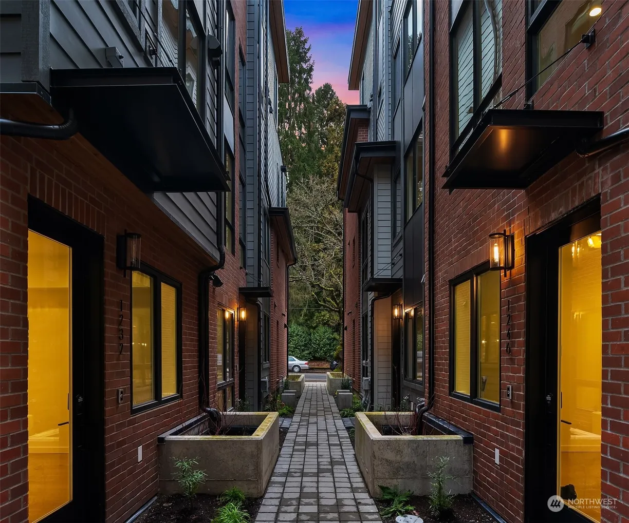 Seattle Area Real Estate | View 1230 15th Avenue, 7 | 2 Beds, 2 Baths