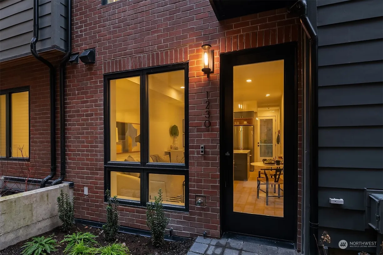 Seattle Area Real Estate | View 1230 15th Avenue, 7 | Listing