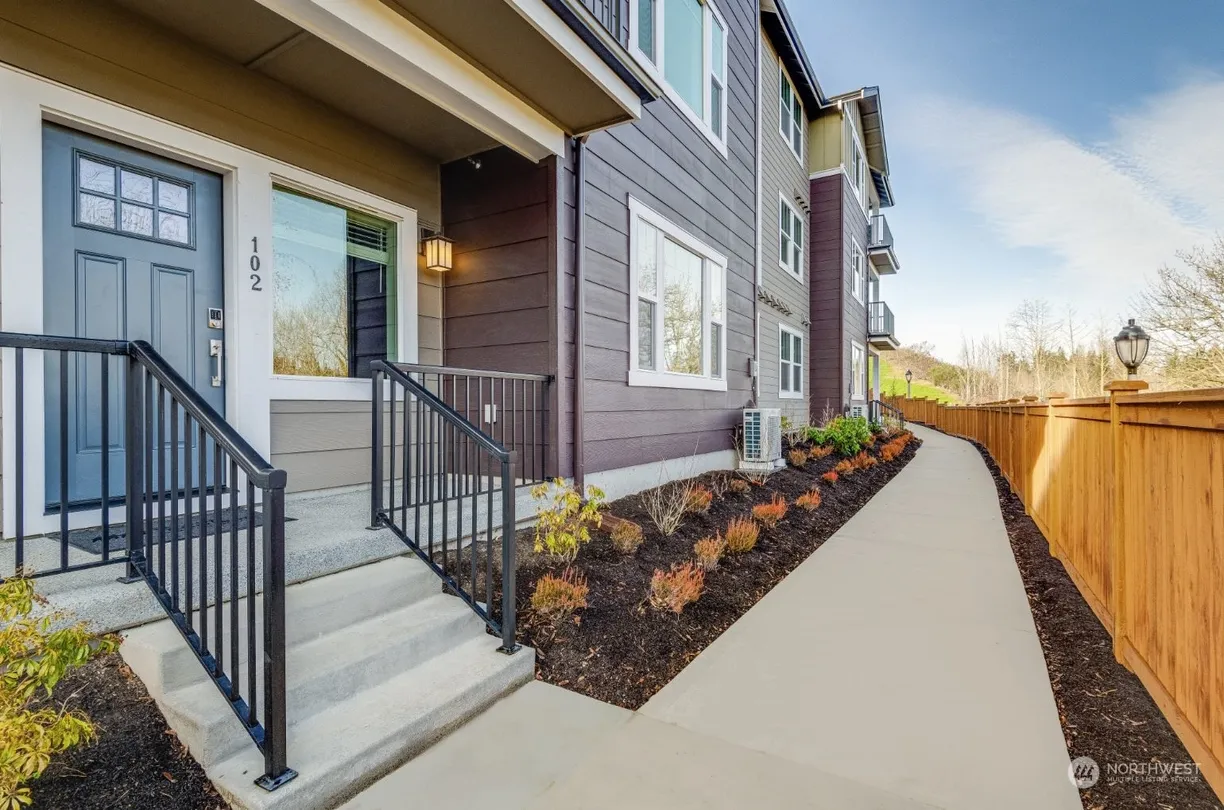 Seattle Area Real Estate | View 19382 NE 69th Circle, 102 | 2 Beds, 2 Baths