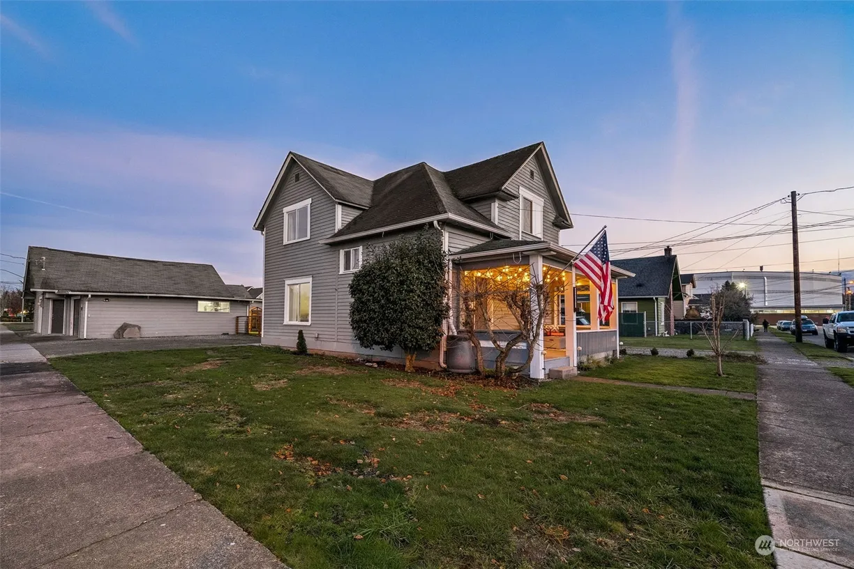 Seattle Area Real Estate | View 703 3rd Street | Listing