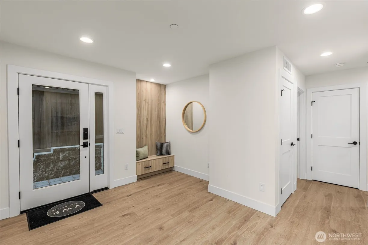 Seattle Area Real Estate | View 560 Lee Street | Listing