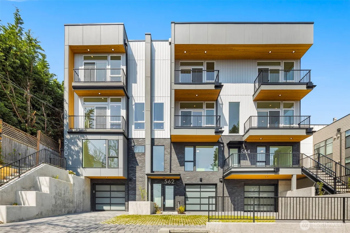 Seattle Area Real Estate | View 560 Lee Street | 4 Beds, 3 Baths