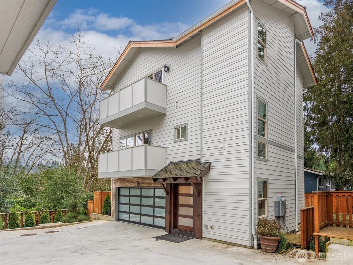 Seattle Area Real Estate | View 13716 30th Avenue, B | 3 Beds, 3 Baths