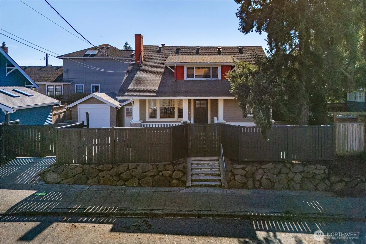 Seattle Area Real Estate | View 1613 N 40th Street | 4 Beds, 3 Baths