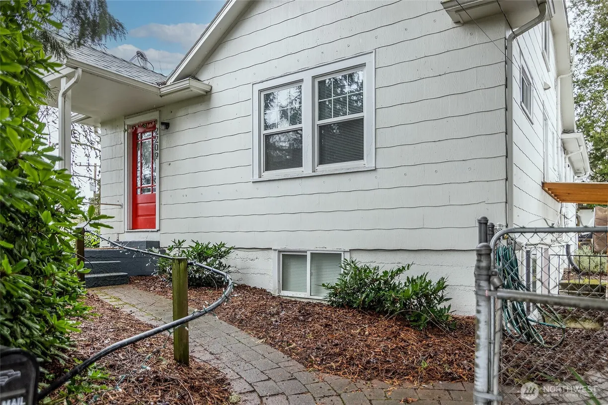Seattle Area Real Estate | View 2209 E Roanoke Street | Listing