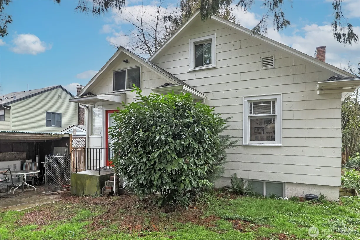 Seattle Area Real Estate | View 2209 E Roanoke Street | Listing