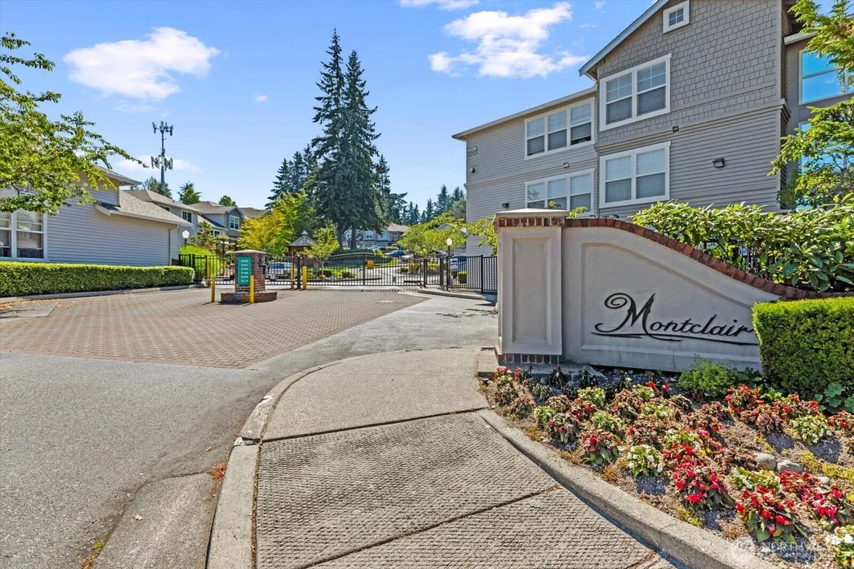 Seattle Area Real Estate | View 8500 Main Street, F205 | 1 Bed, 1 Bath