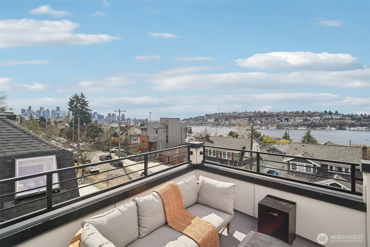 Seattle Area Real Estate | View 2514 Yale Avenue, B | 3 Beds, 2 Baths