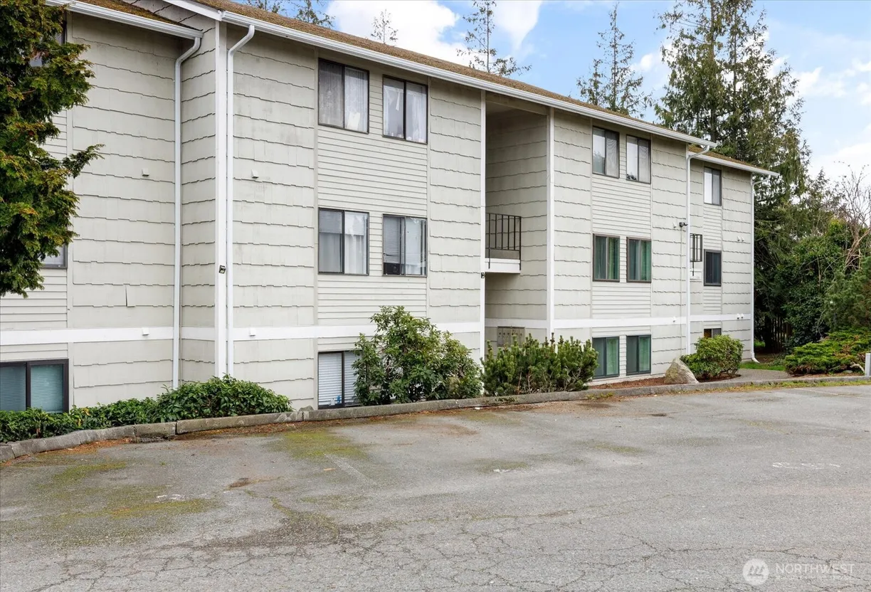 Seattle Area Real Estate | View 91 SE 11th Avenue, 205 | Listing