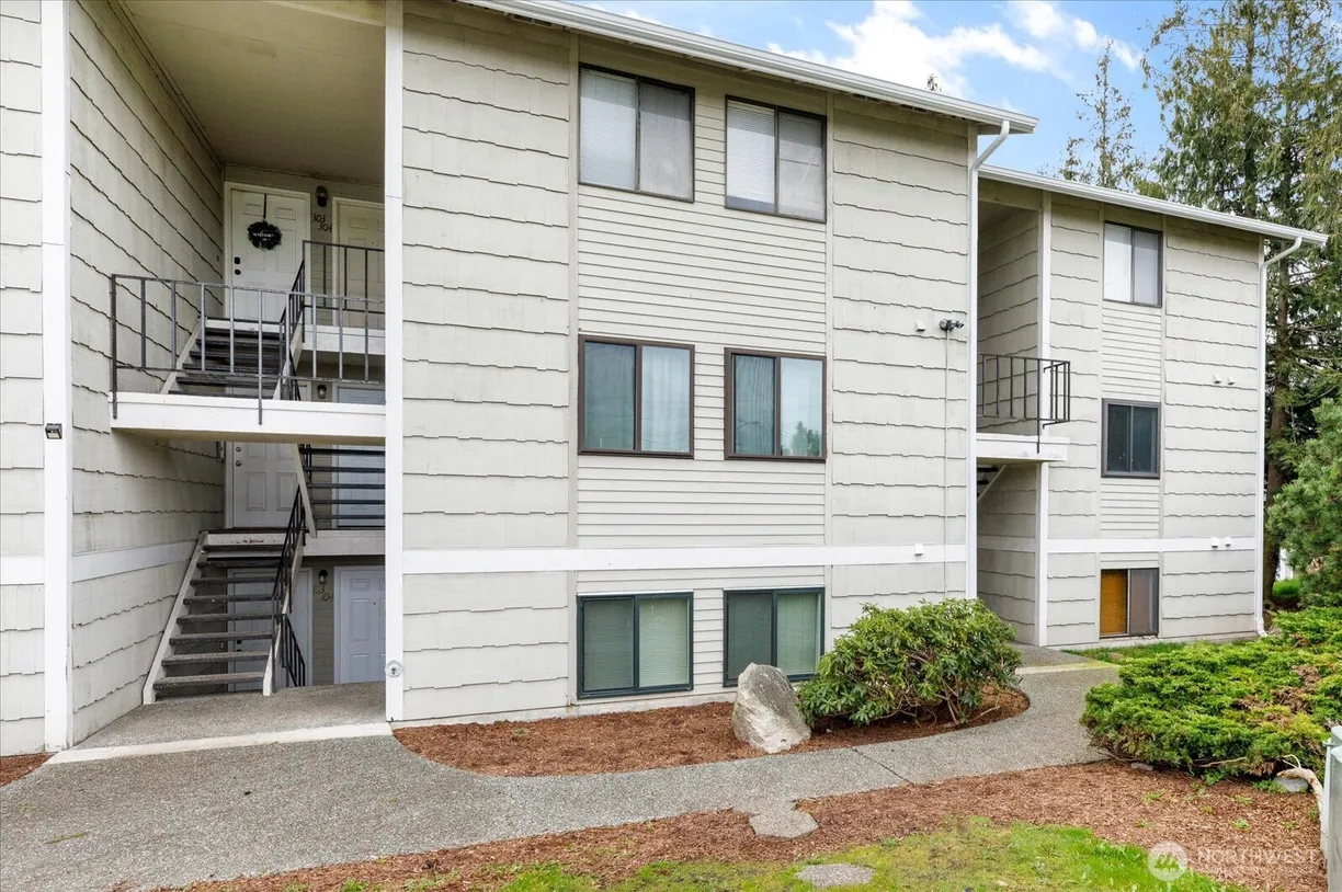 Seattle Area Real Estate | View 91 SE 11th Avenue, 205 | 1 Bed, 1 Bath