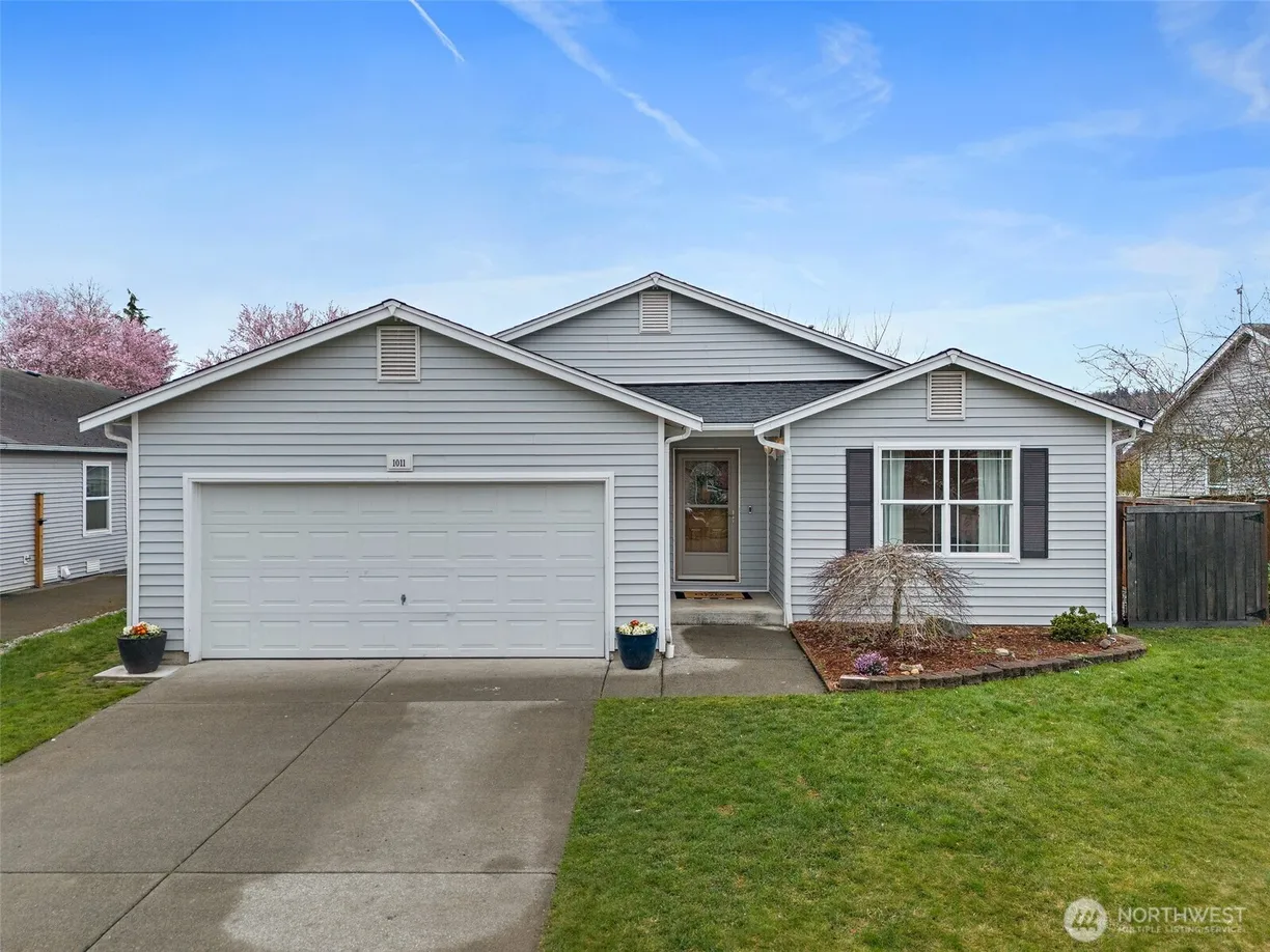 Seattle Area Real Estate | View 1011 Riddell Avenue | 3 Beds, 2 Baths