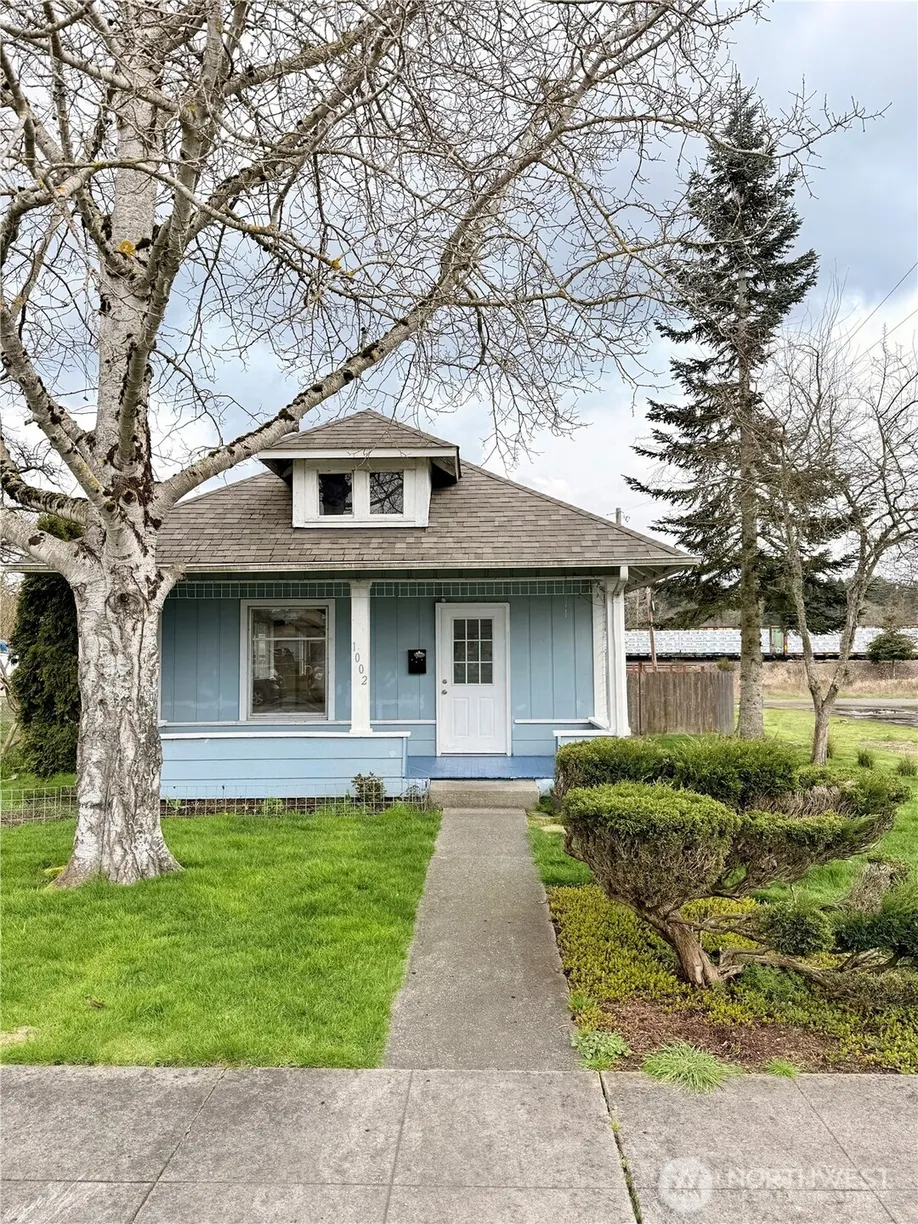 Seattle Area Real Estate | View 1002 B Street | 2 Beds, 1 Bath