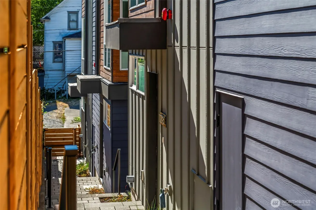 Seattle Area Real Estate | View 115 22nd Avenue, B | Listing
