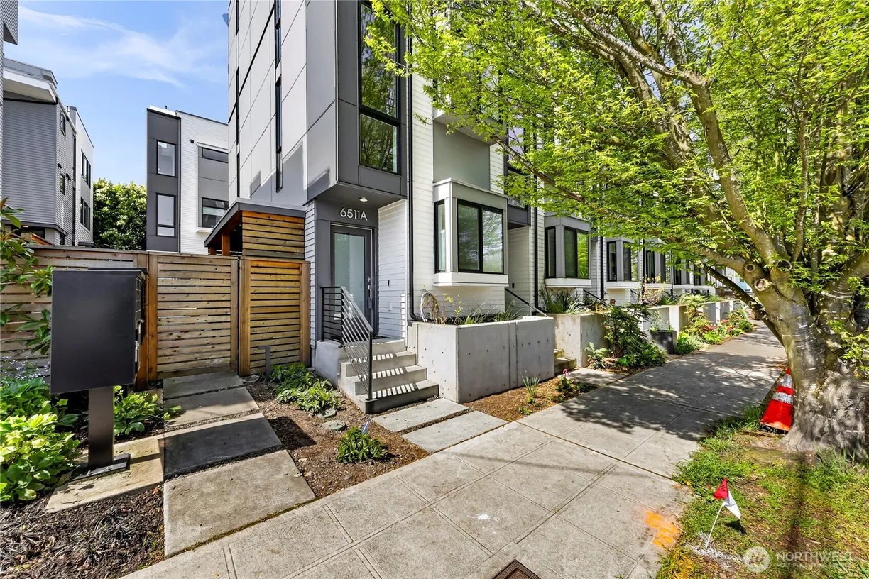 Seattle Area Real Estate | View 6511 Phinney Avenue, A | 2 Beds, 2 Baths