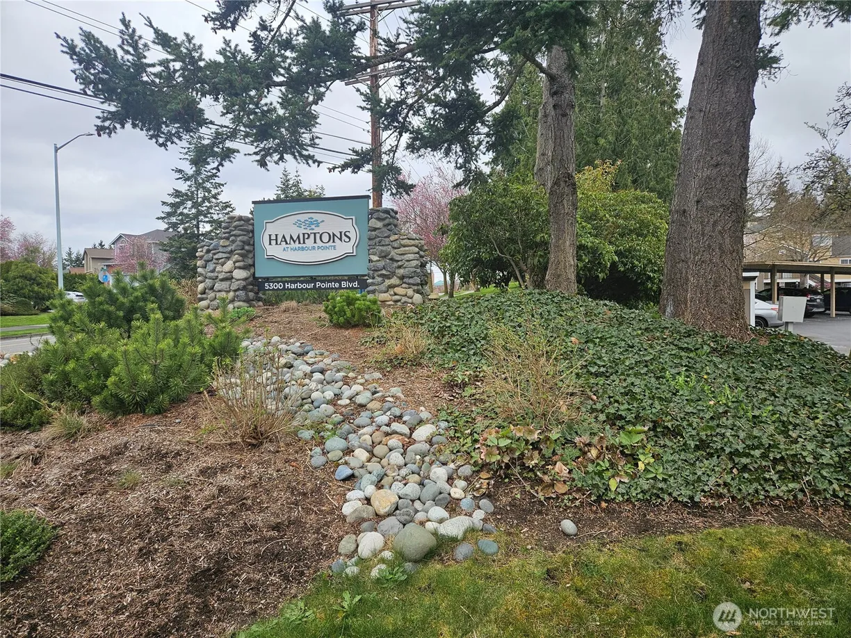 Seattle Area Real Estate | View 5300 Harbour Pointe Boulevard, 303B | 1 Bed, 1 Bath
