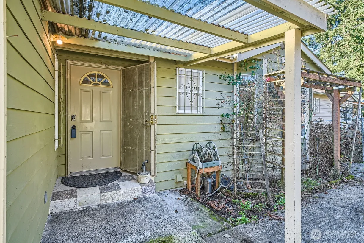 Seattle Area Real Estate | View 5525 Renton Avenue | 7 Beds, 3 Baths