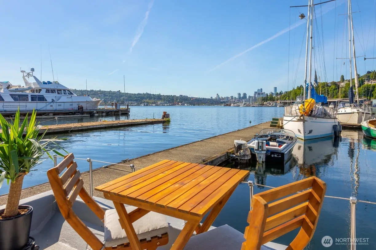 Seattle Area Real Estate | View 1101 N Northlake Way, 41 | 1 Bed, 1 Bath