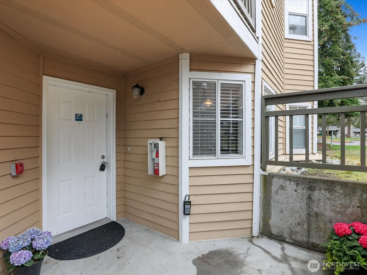 Seattle Area Real Estate | View 5300 Harbour Pointe Boulevard, 305-O | Listing