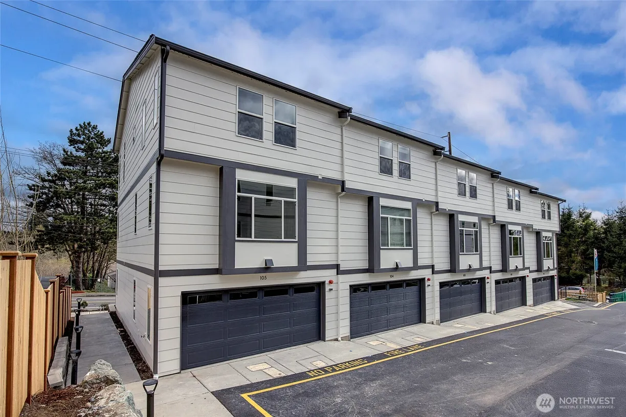 Seattle Area Real Estate | View 18717 68th Avenue, 102 | Listing