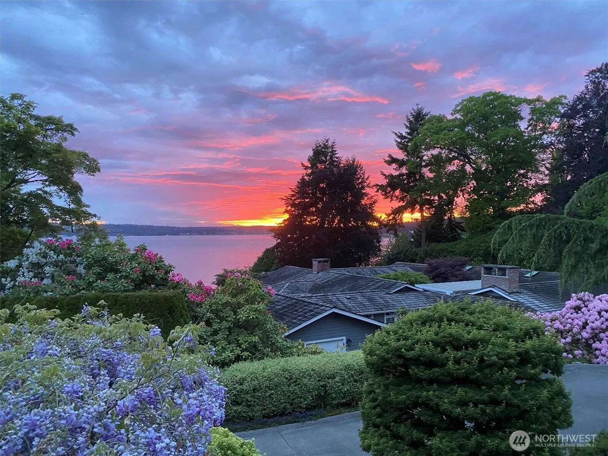 Seattle Area Real Estate | View 1054 Waverly Way | Listing