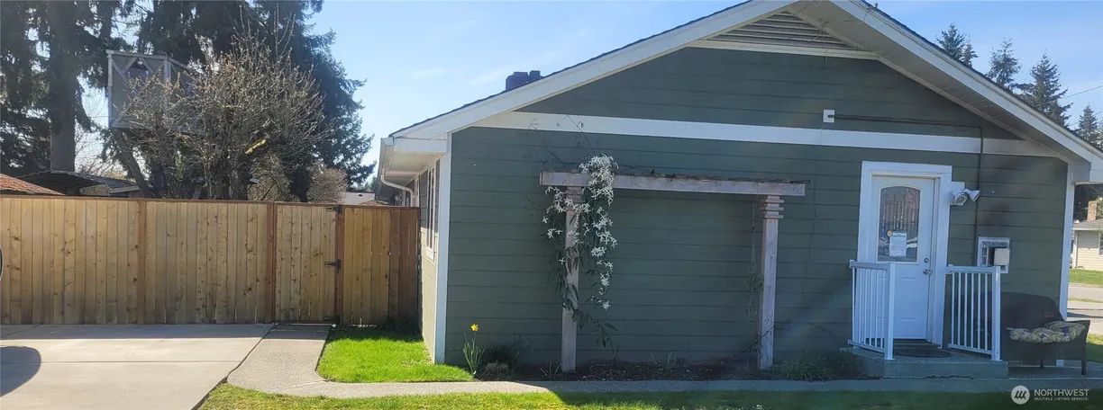 Seattle Area Real Estate | View  | 7 Beds, 2 Baths