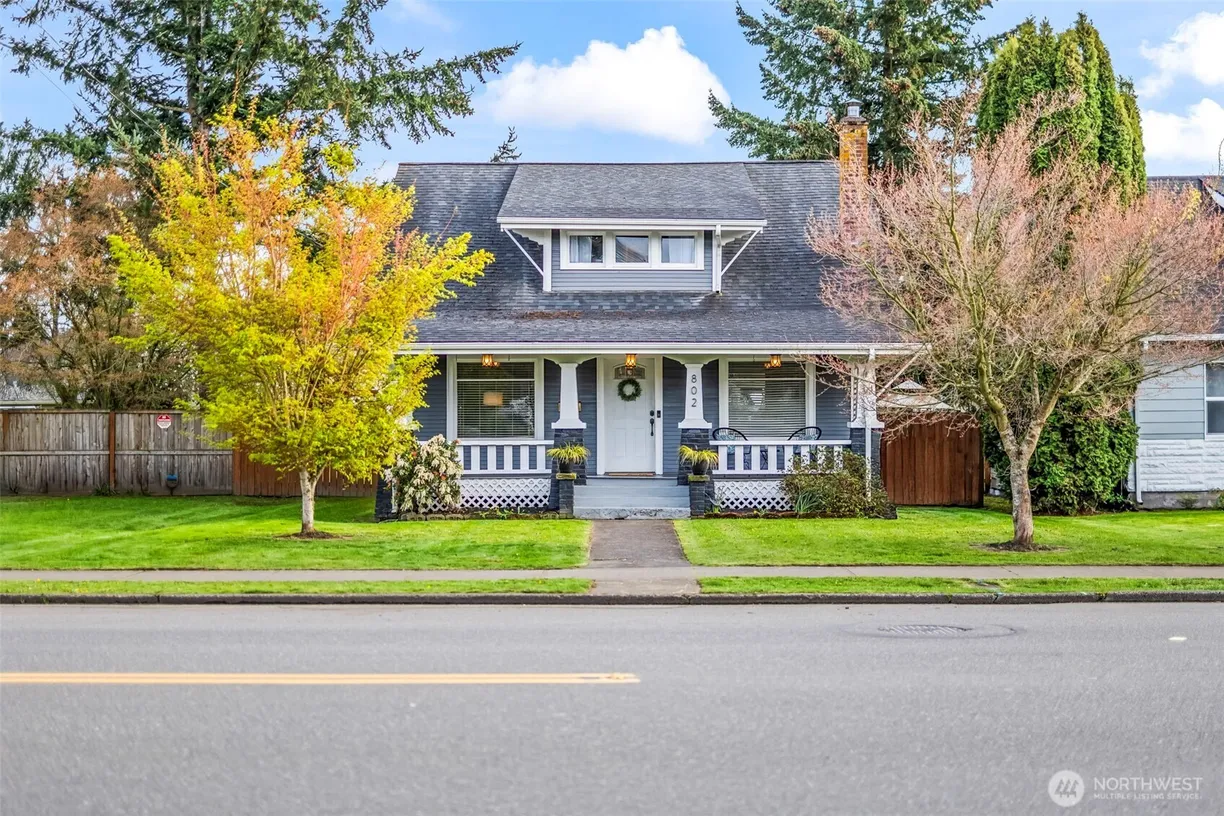 Seattle Area Real Estate | View 802 W Pioneer | 3 Beds, 3 Baths