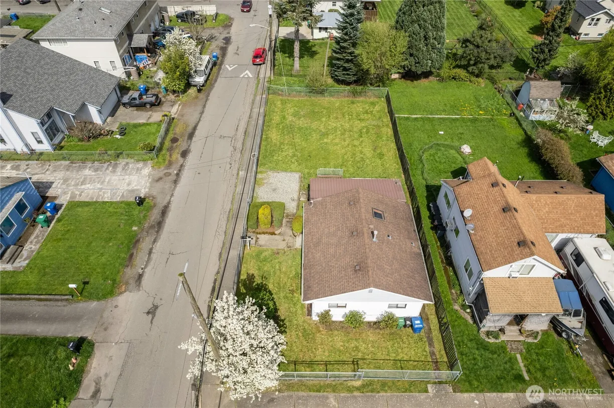 Seattle Area Real Estate | View 8820 5th Avenue | Listing