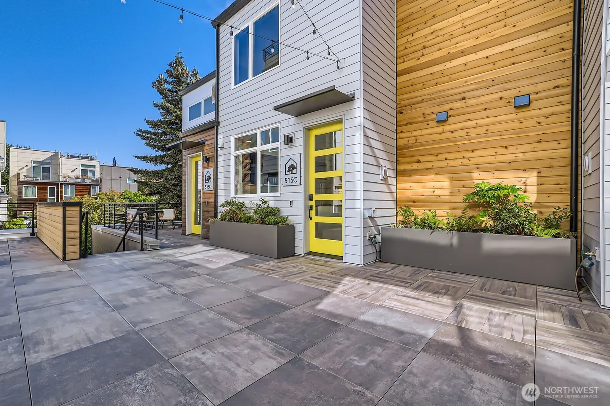 Seattle Area Real Estate | View 515 Howe Street, C | Listing