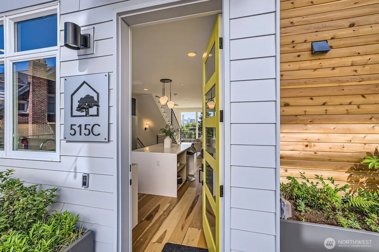 Seattle Area Real Estate | View 515 Howe Street, C | 4 Beds, 4 Baths