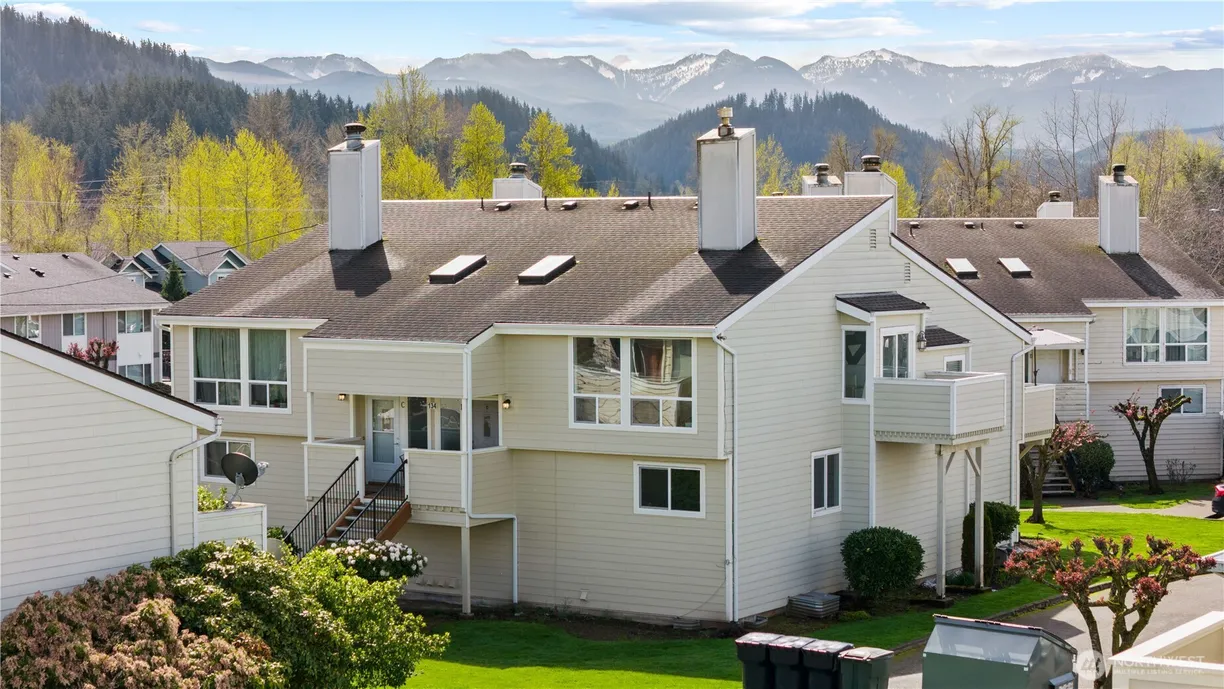 Seattle Area Real Estate | View 134 Semanski Street, D | 2 Beds, 1 Bath
