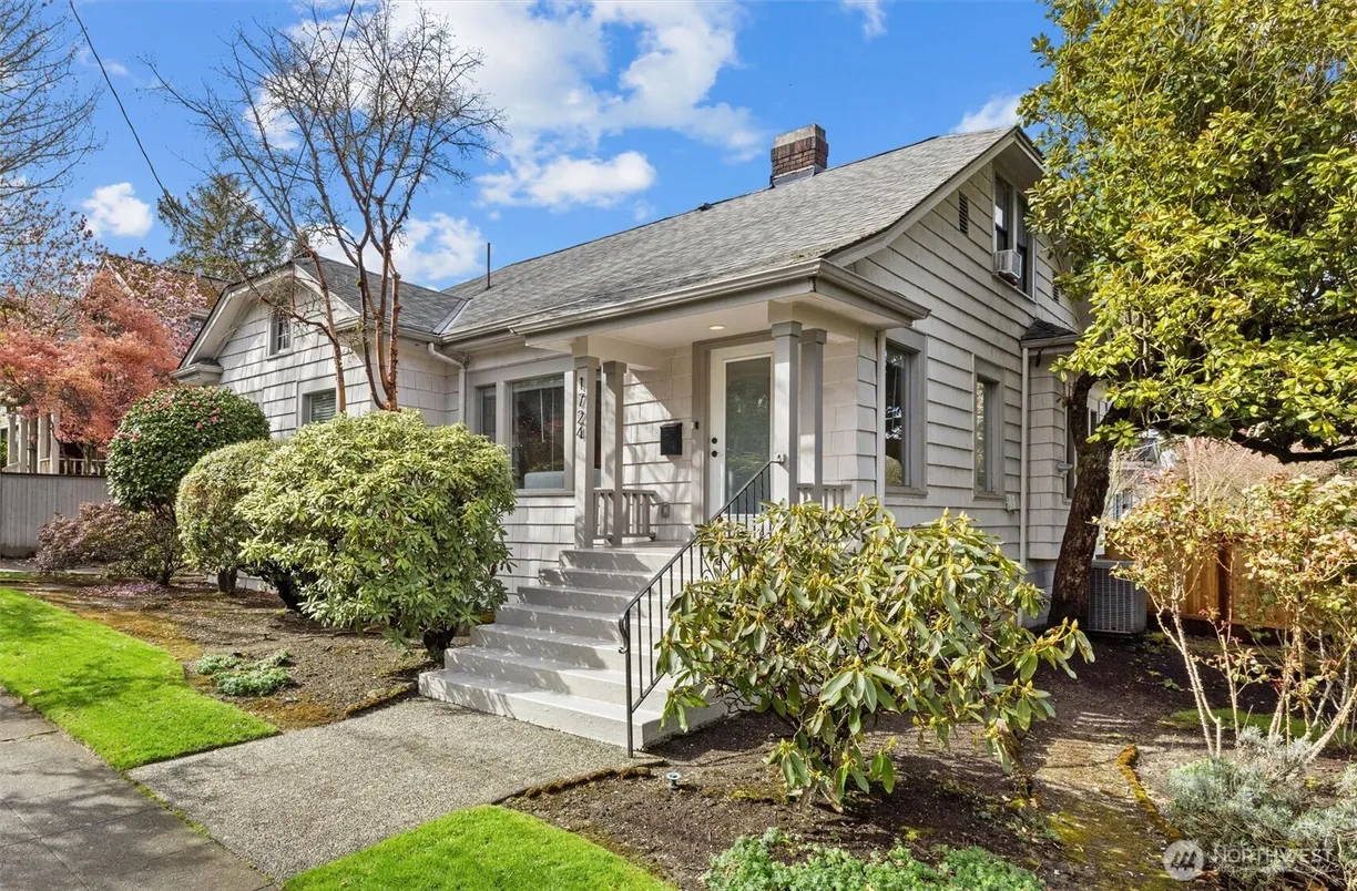 Seattle Area Real Estate | View 1724 E Galer Street | 5 Beds, 3 Baths