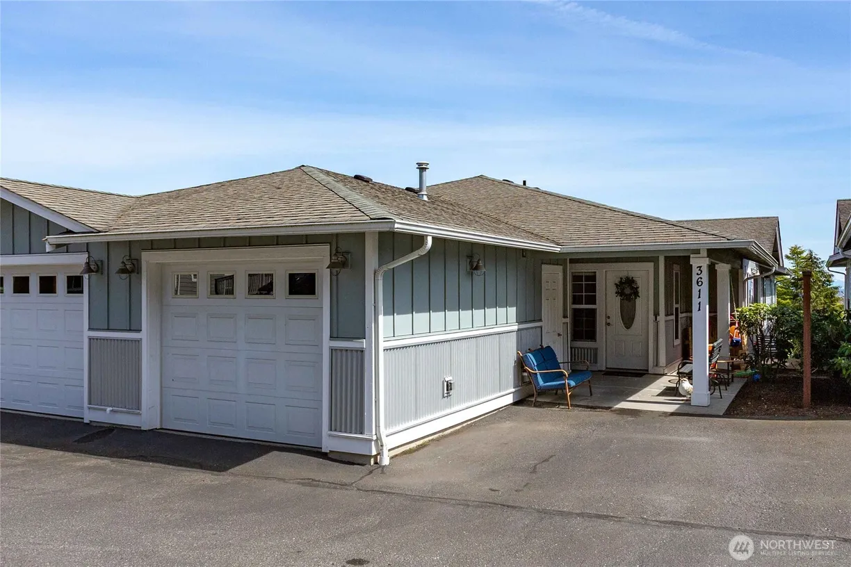 Seattle Area Real Estate | View 3611 Portage Lane, F-2 | 3 Beds, 2 Baths