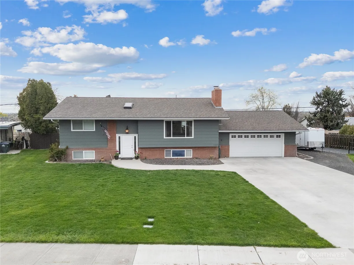 Seattle Area Real Estate | View 1122 S Jefferson Avenue | 4 Beds, 2 Baths