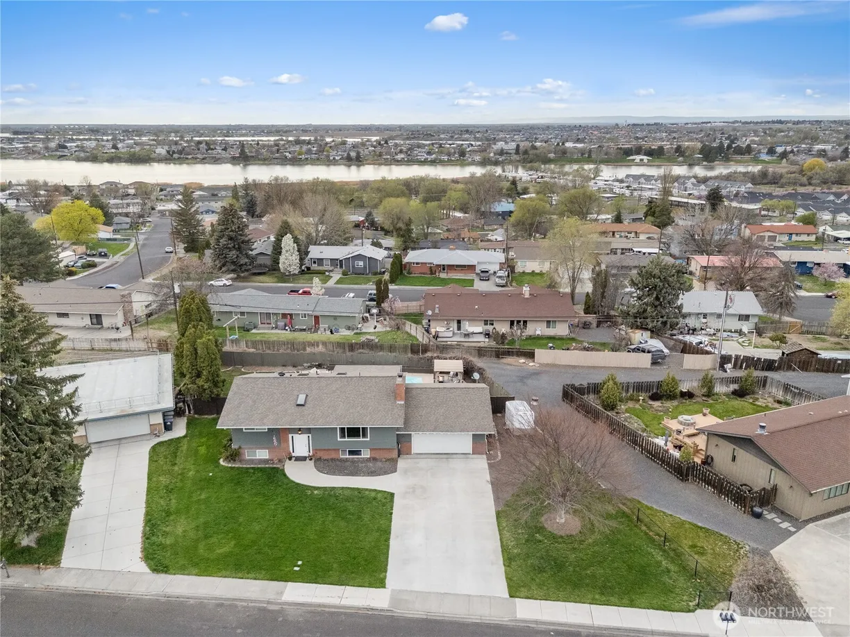 Seattle Area Real Estate | View 1122 S Jefferson Avenue | Listing