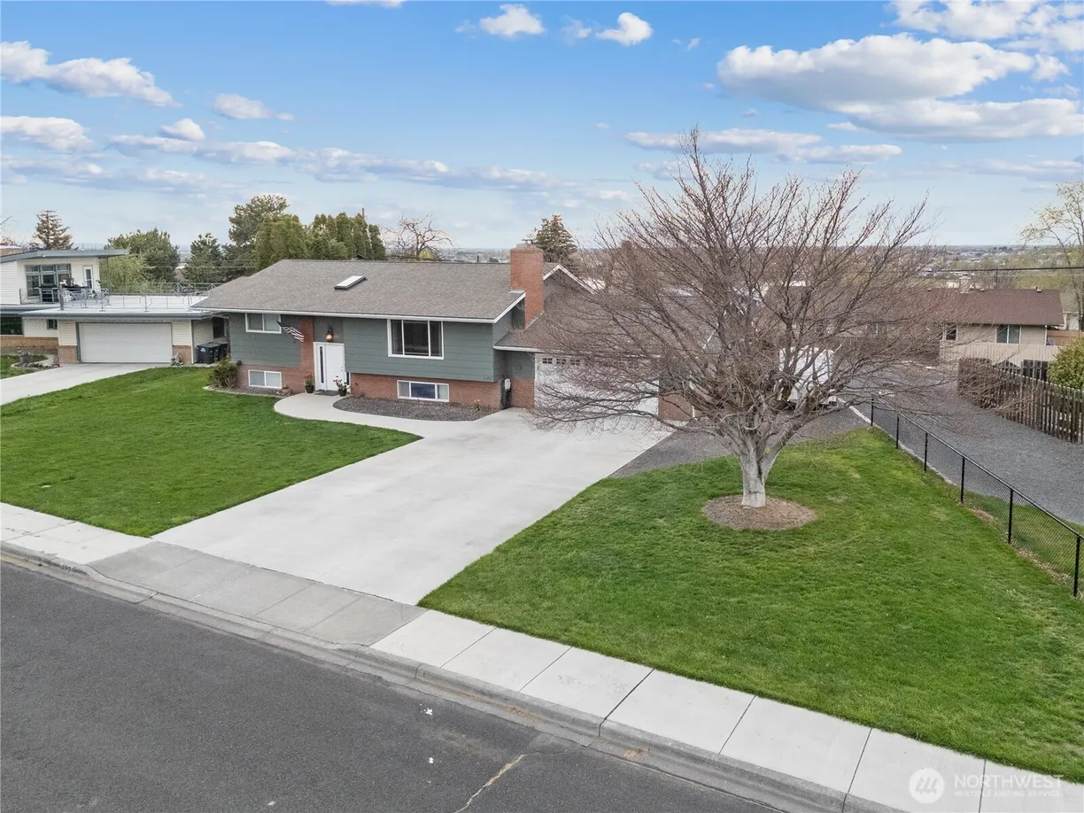 Seattle Area Real Estate | View 1122 S Jefferson Avenue | Listing