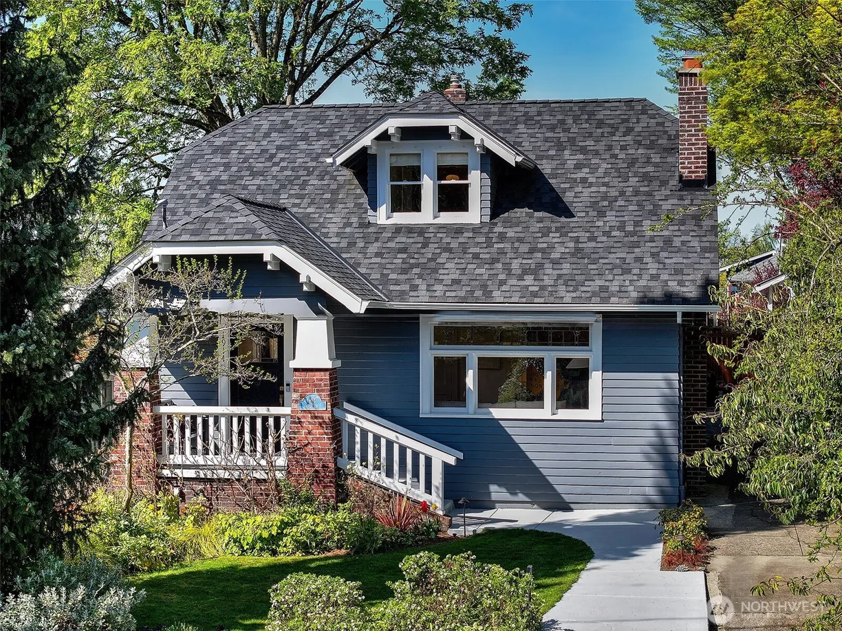 Seattle Area Real Estate | View 1914 E Lynn Street | 4 Beds, 3 Baths