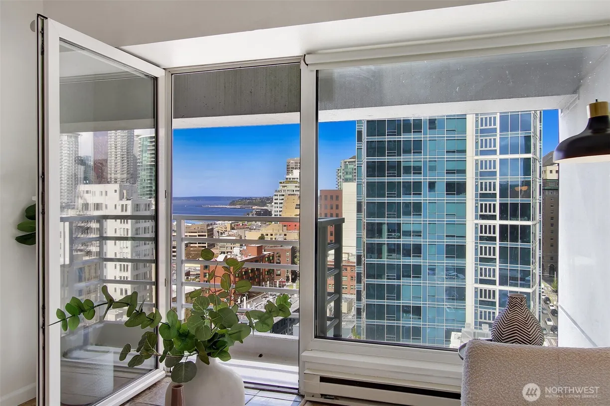 Seattle Area Real Estate | View 1415 2nd Avenue, 1903 | 1 Bed, 1 Bath