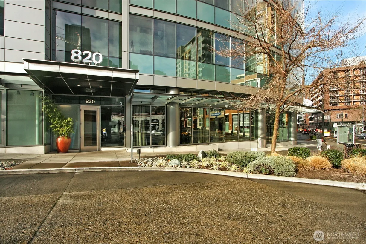 Seattle Area Real Estate | View 820 Blanchard Street, 1810 | 2 Beds, 2 Baths
