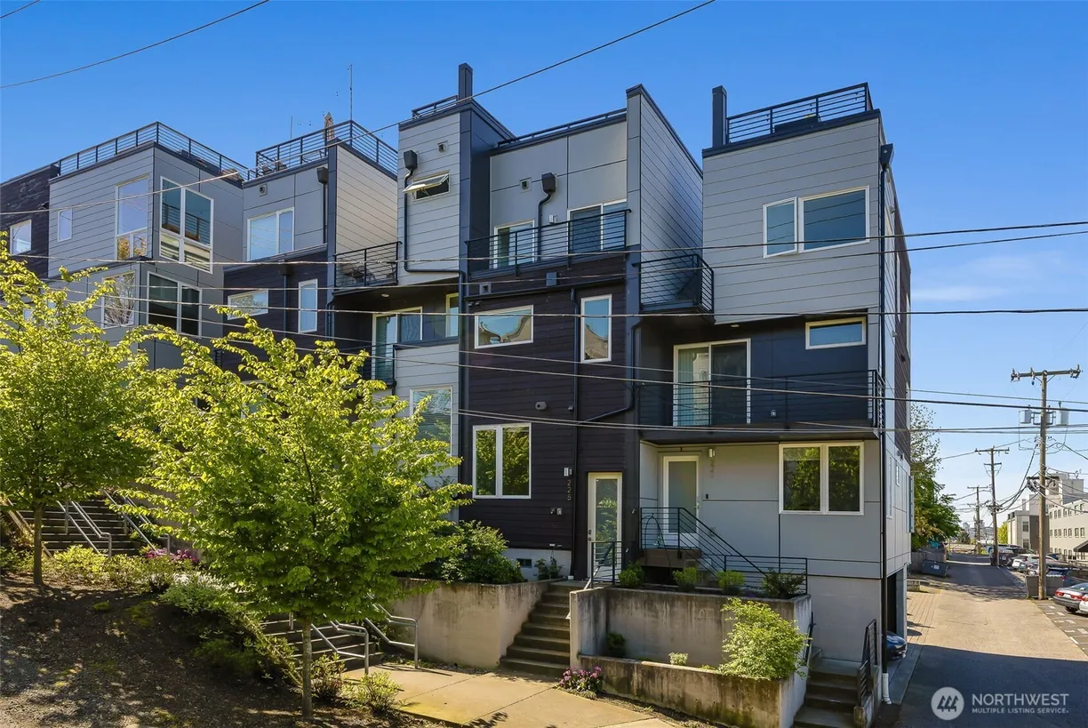 Seattle Area Real Estate | View 225 E Shelby Street | 2 Beds, 2 Baths