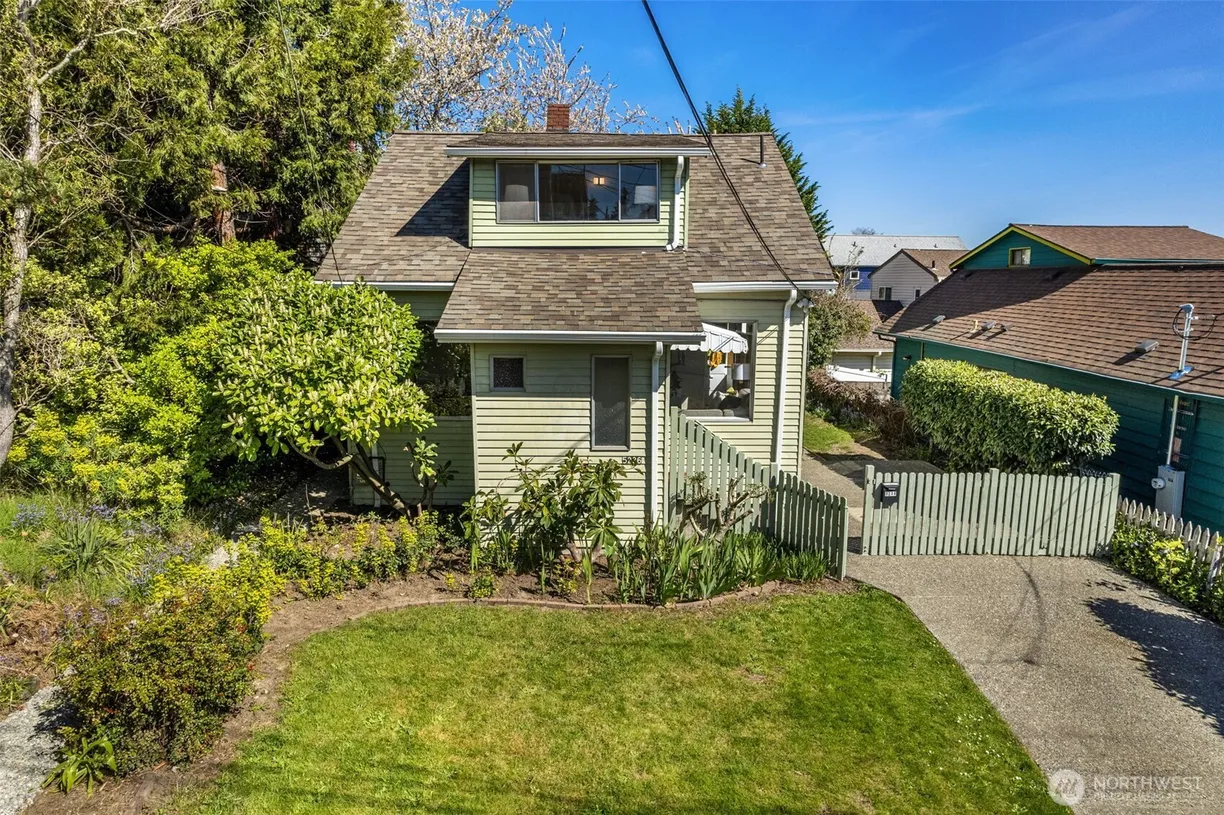 Seattle Area Real Estate | View 5236 S Farrar Street | 2 Beds, 2 Baths