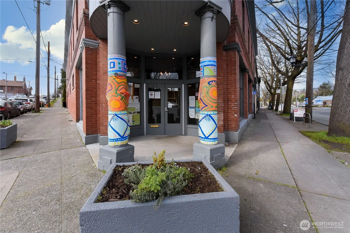 Seattle Area Real Estate | View 5619 Rainier Avenue | Listing