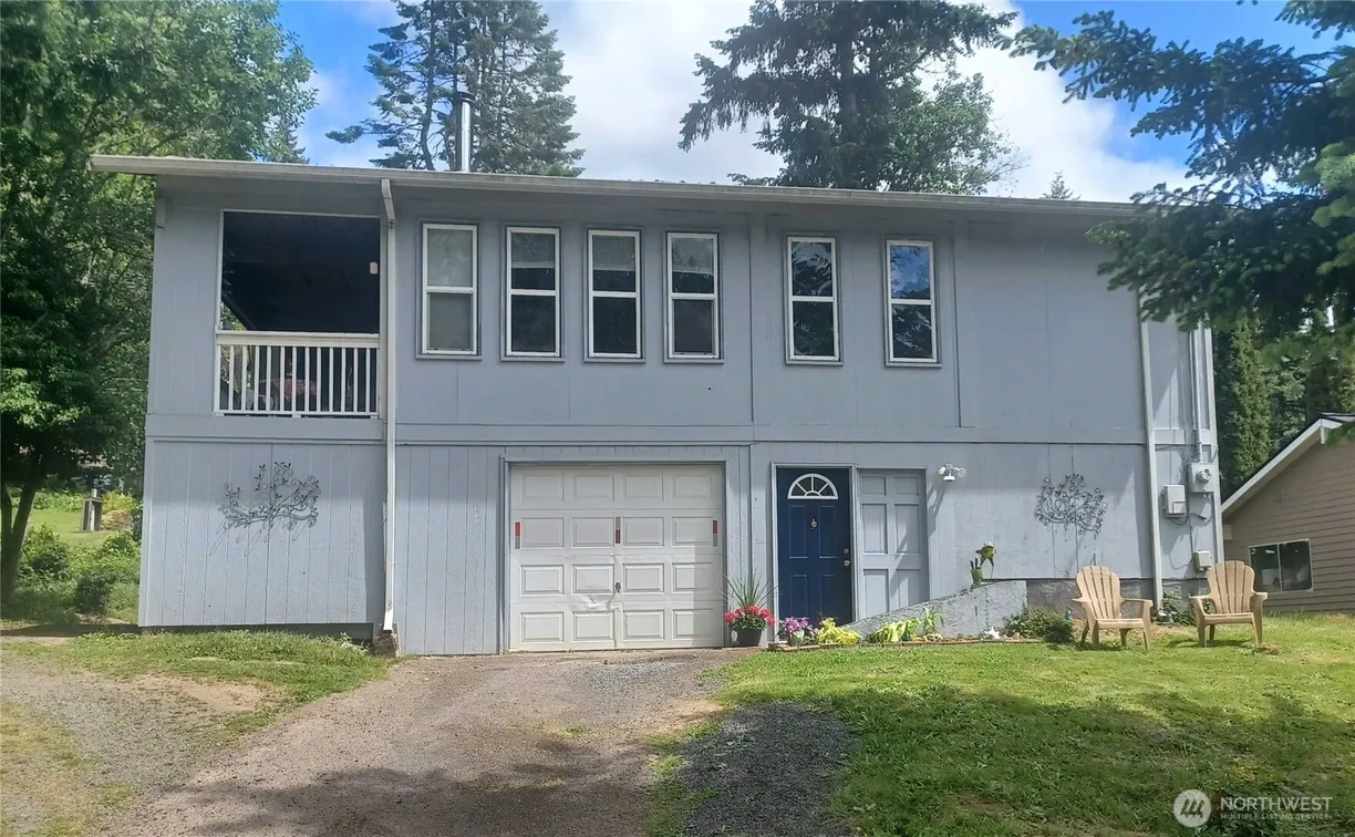 Seattle Area Real Estate | View 128 N Saxon Street | Listing