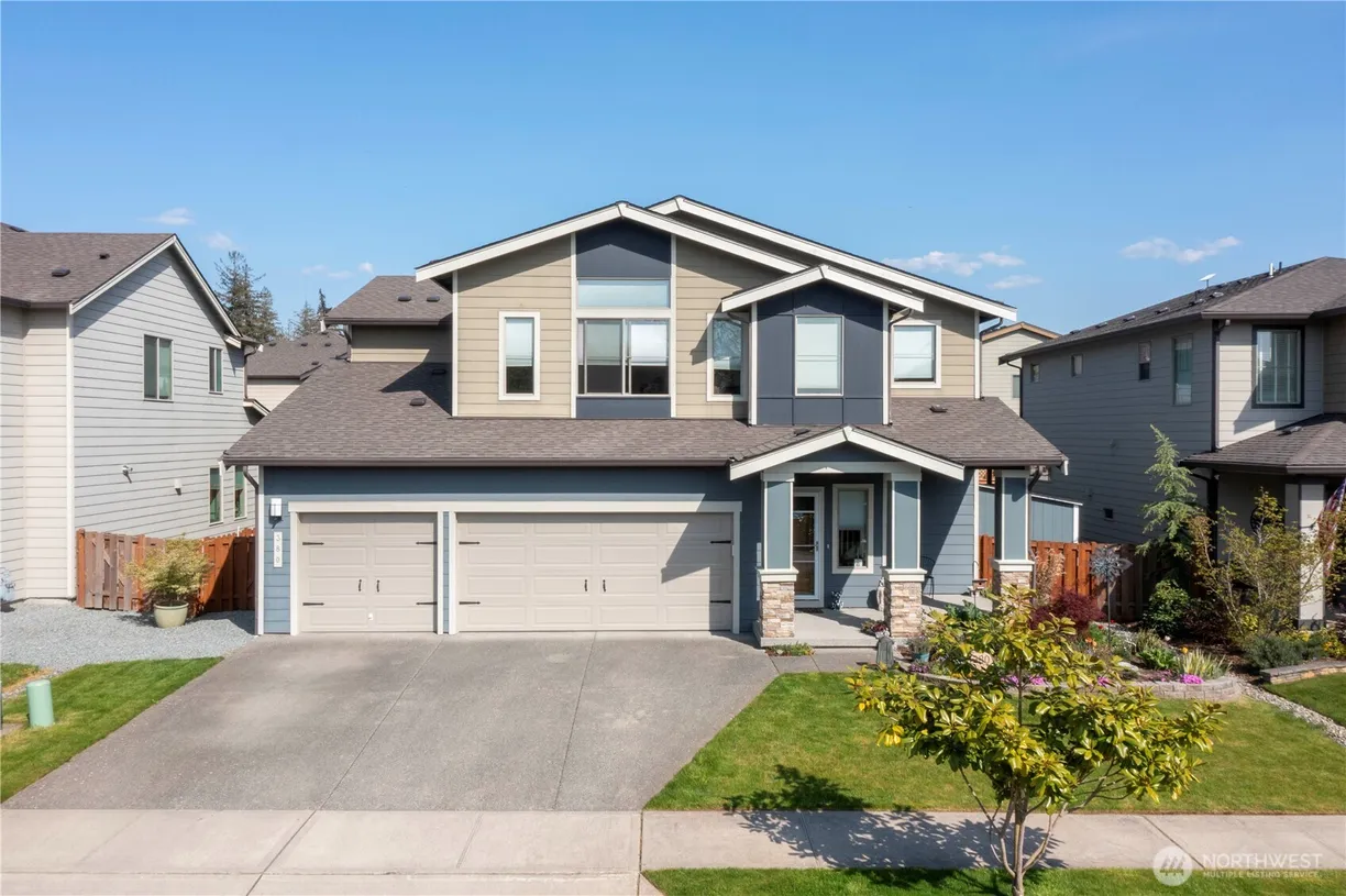 Seattle Area Real Estate | View 380 Hovey Street | 4 Beds, 3 Baths