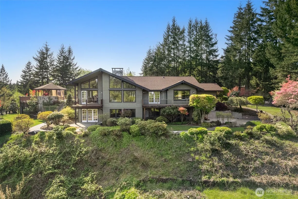 Seattle Area Real Estate | View 4902 Bush Mountain Drive | 3 Beds, 4 Baths