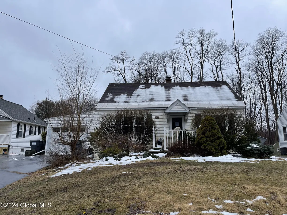 Hudson Valley Real Estate | View 1161 Highbridge Road | 4 Beds, 1 Bath