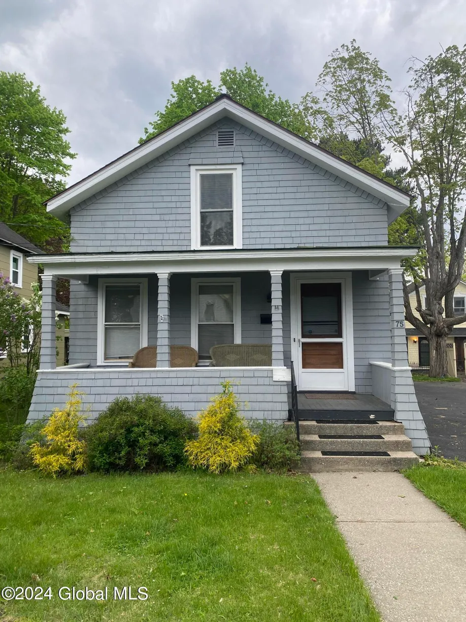 Hudson Valley Real Estate | View 75 Regent | 2 Beds, 2 Baths