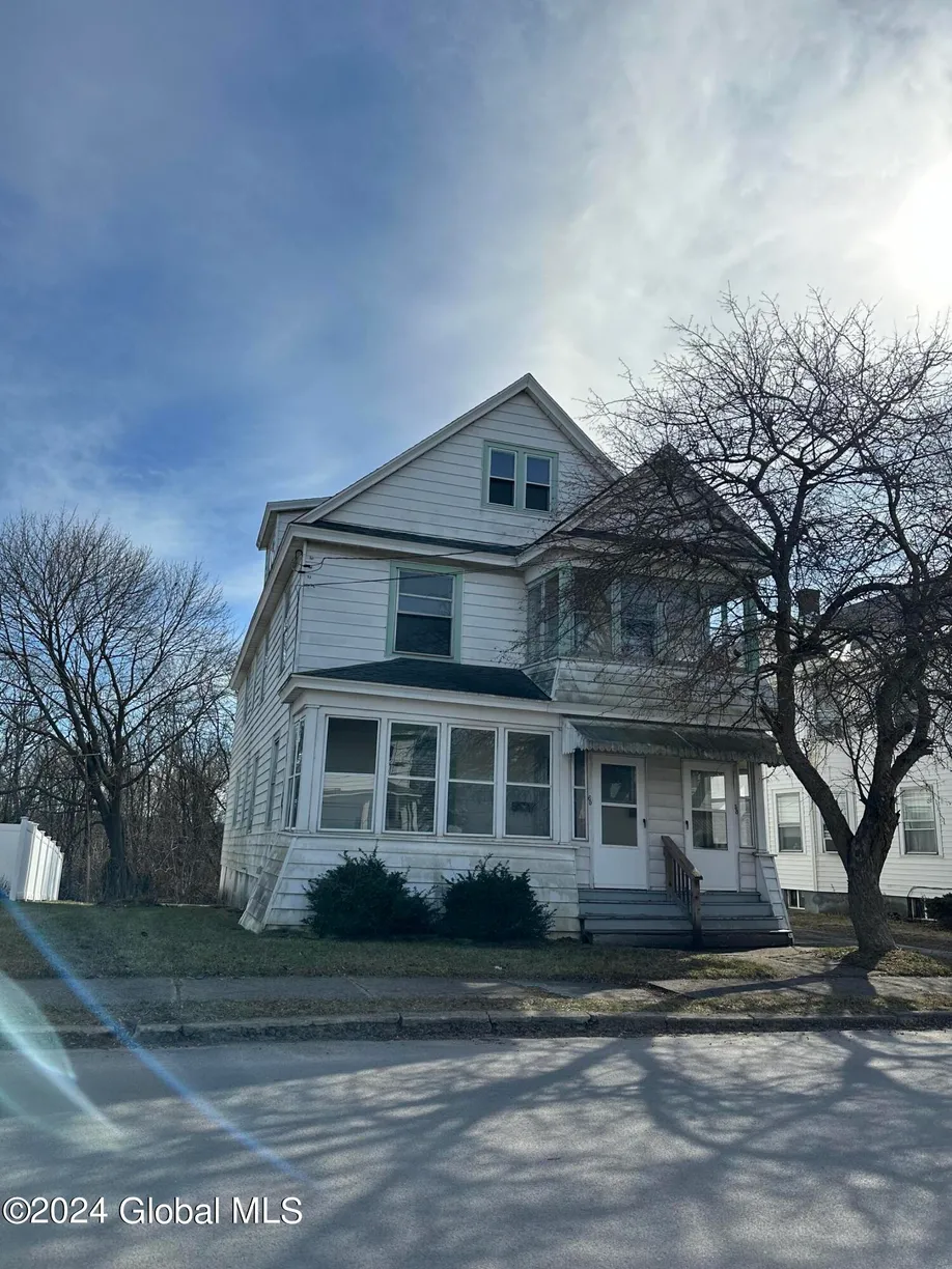 Hudson Valley Real Estate | View 58-60 S Mathias, Upstairs | 3 Beds, 1 Bath