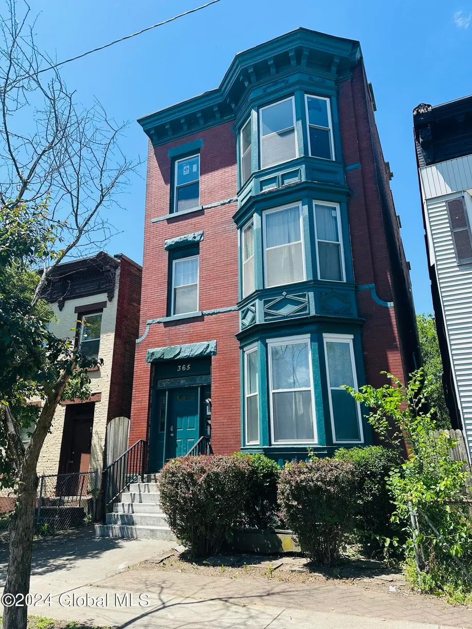 Hudson Valley Real Estate | View 365 3rd, Third Floor | 4 Beds, 1 Bath